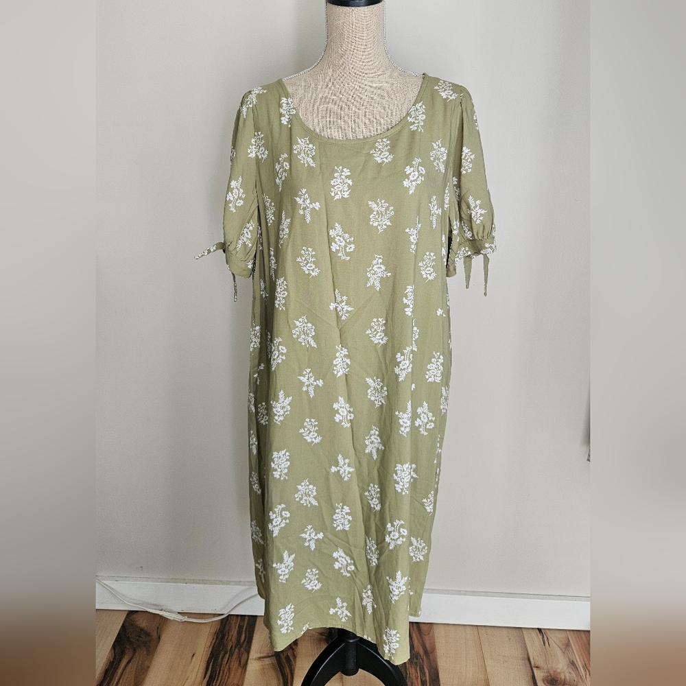 NWT Floral Green Dress with White Print